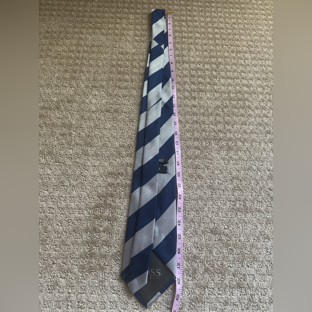 Hugo Boss 100% Silk Tie Navy Silver Diagonal Stripe - Picture 4 of 4